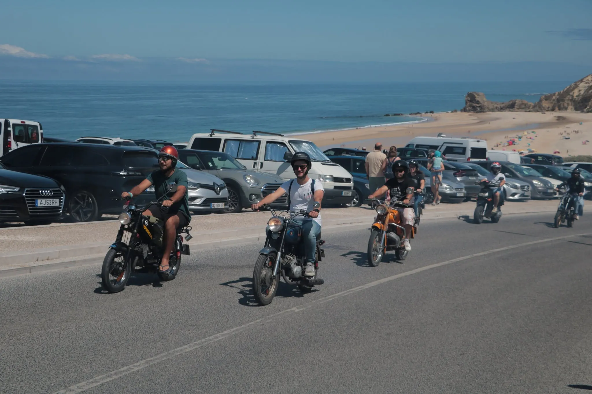 Passeio de Motas — motorizadas em estrada