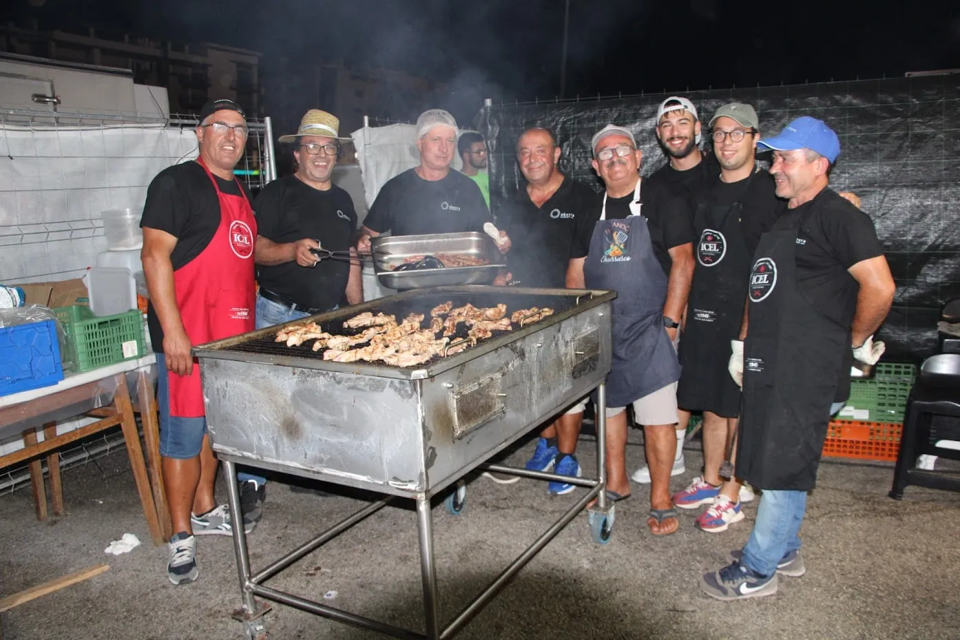 Feira de São Bernardo — voluntários nos assadores
